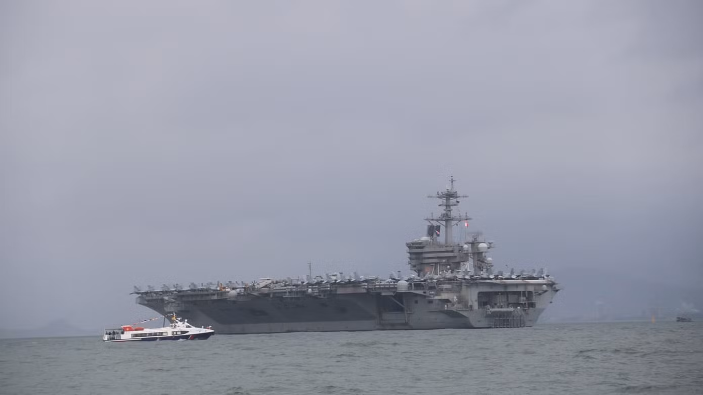 Mục kích tàu sân bay USS Theodore Roosevelt vào vịnh Đà Nẵng ảnh 8