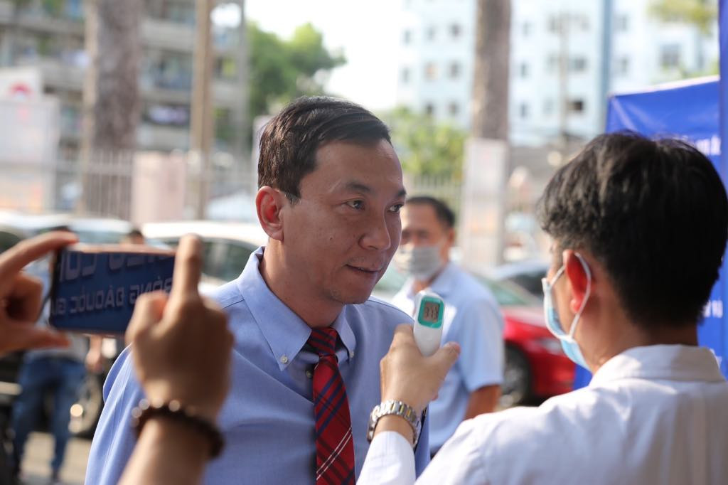 Quang Hải đeo khẩu trang, đo thân nhiệt trước trận Siêu cúp Quốc gia ảnh 8