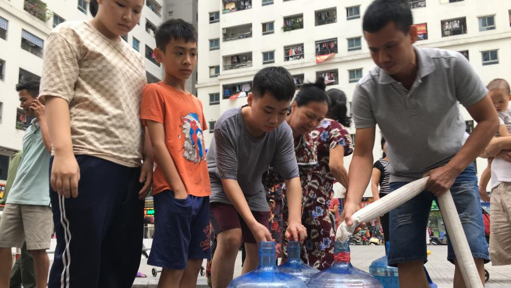 Chủ tịch Hà Nội yêu cầu không để hộ dân nào mất nước sạch dịp Tết ảnh 1