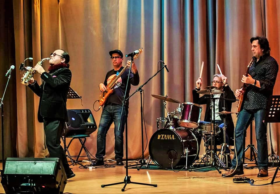 Trần Mạnh Tuấn biểu diễn cùng nghệ sĩ guitar Nga nổi tiếng Dimitry Malotetov ảnh 4