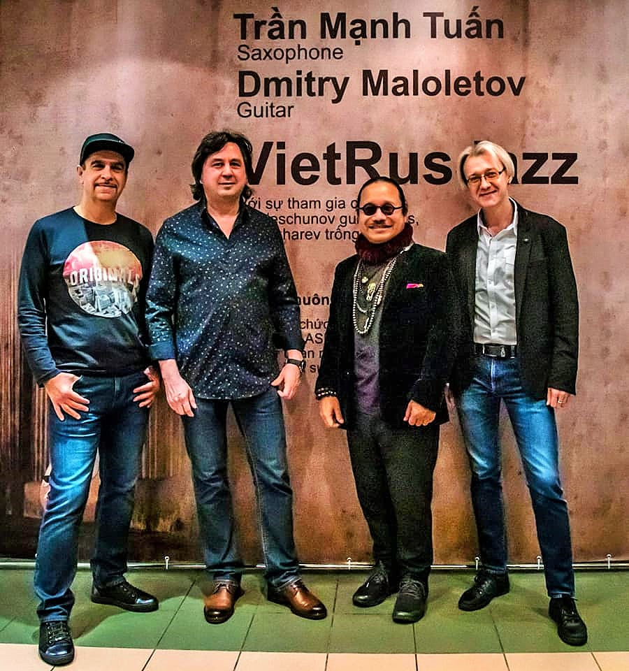 Trần Mạnh Tuấn biểu diễn cùng nghệ sĩ guitar Nga nổi tiếng Dimitry Malotetov ảnh 2