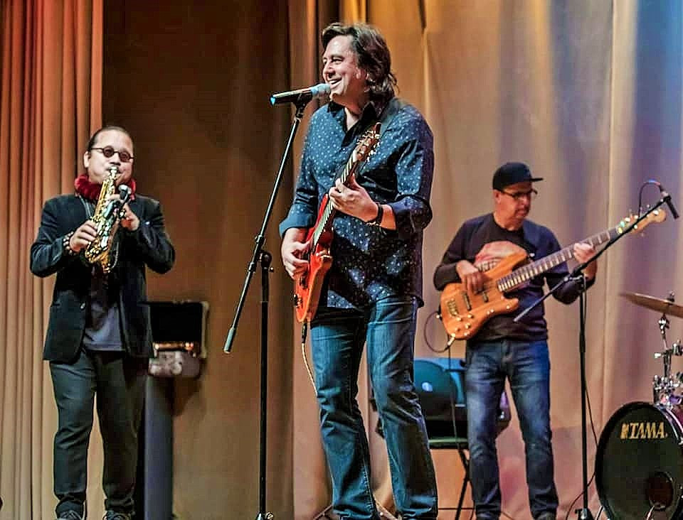 Trần Mạnh Tuấn biểu diễn cùng nghệ sĩ guitar Nga nổi tiếng Dimitry Malotetov ảnh 5