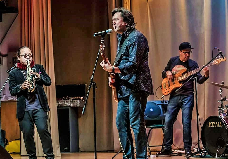 Trần Mạnh Tuấn biểu diễn cùng nghệ sĩ guitar Nga nổi tiếng Dimitry Malotetov ảnh 3