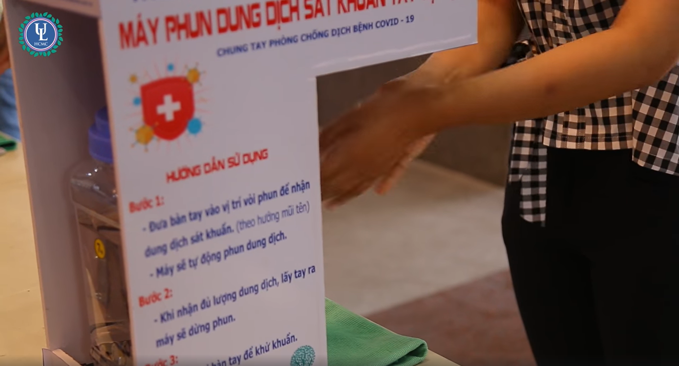 TP.HCM: Chia lịch học theo ca, xếp hàng cách 2m, học sinh đeo khẩu trang và đo thân nhiệt ảnh 7