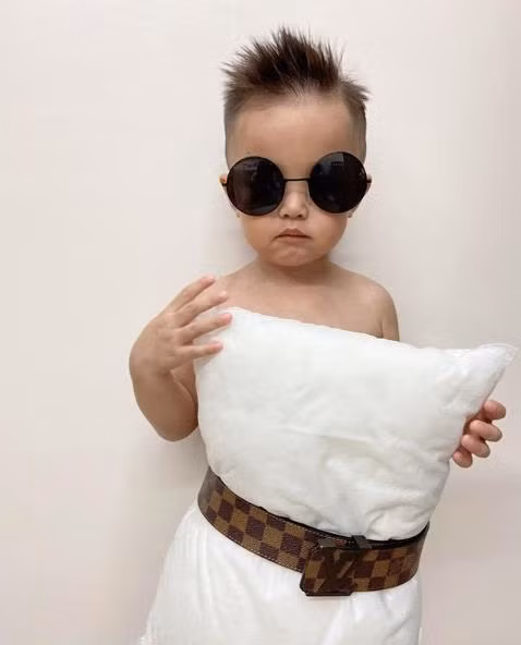 “Pillow Challenge” nhí: Thần thái không kém người lớn nhưng bất ngờ nhất là bức ảnh cuối ảnh 9