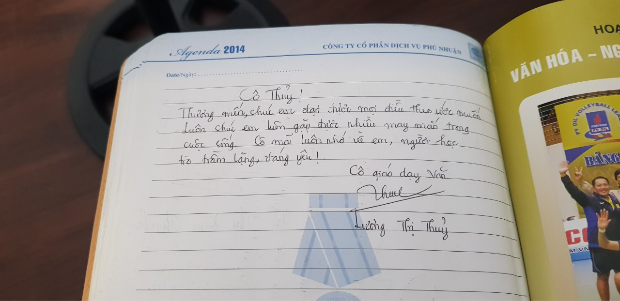 Ngày Nhà giáo Việt Nam 20/11: Thầy cô và học trò tặng nhau những niềm vui ảnh 6