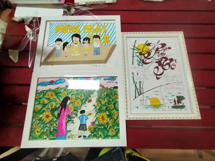 Ngày Nhà giáo Việt Nam 20/11: Thầy cô và học trò tặng nhau những niềm vui ảnh 3