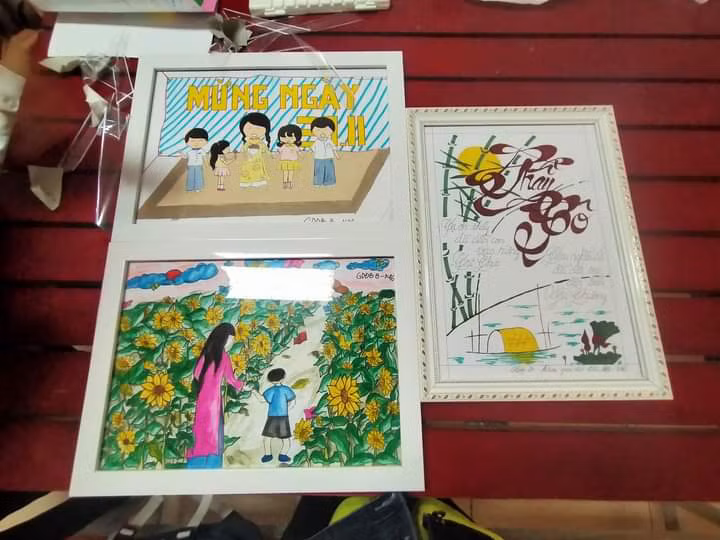 Ngày Nhà giáo Việt Nam 20/11: Thầy cô và học trò tặng nhau những niềm vui ảnh 3