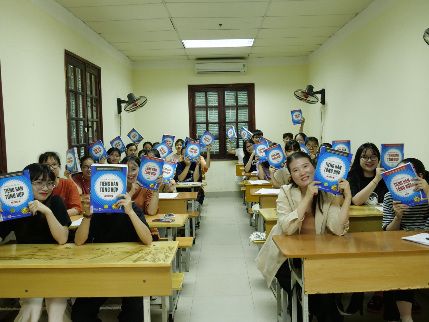 Quà tặng: Khám phá trọn bộ giáo trình tiếng Hàn dành riêng cho fan K-Pop Việt ảnh 1