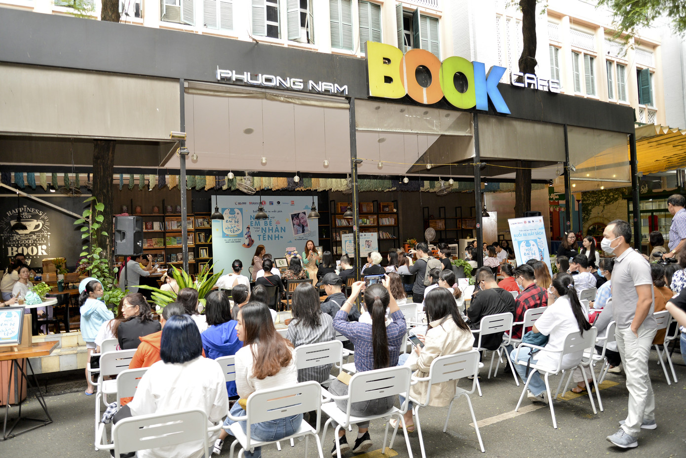 Khám phá cuốn sách được “review” nhiều nhất bởi bố mẹ bỉm sữa showbiz Việt ảnh 1