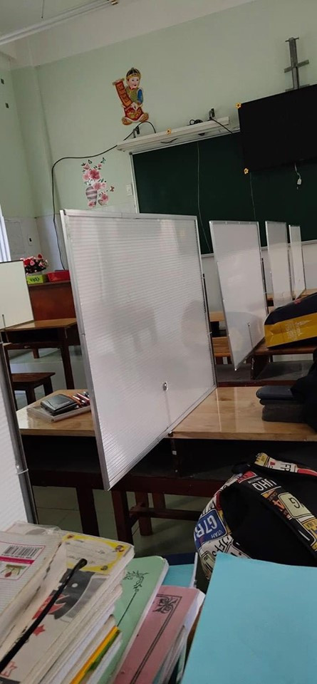 TP.HCM: Chia lịch học theo ca, xếp hàng cách 2m, học sinh đeo khẩu trang và đo thân nhiệt ảnh 13