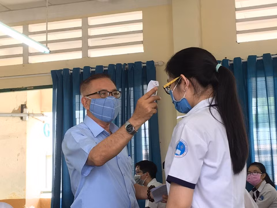 Ráo riết công tác khử khuẩn đón 900.000 thí sinh thi tốt nghiệp THPT Quốc gia năm 2020 ảnh 9