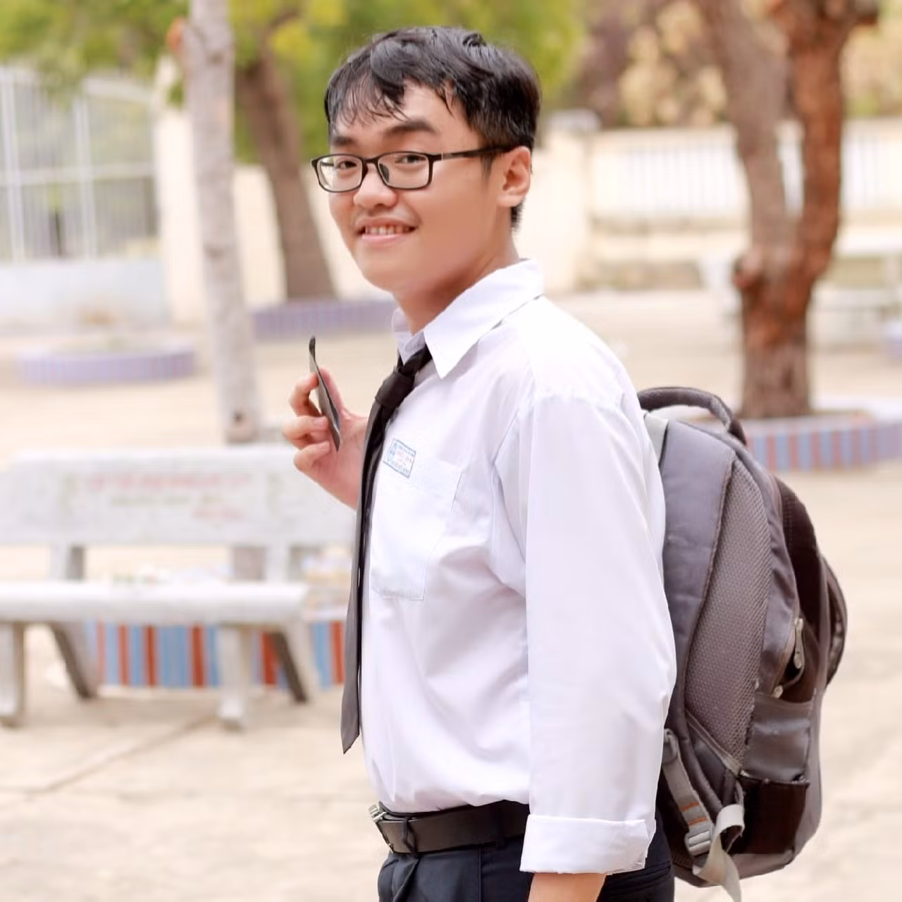 Tân Thủ khoa ĐH KHXH&NV TP.HCM chia sẻ bí kíp học Văn: Không học nhiều thầy cô vì dễ loạn ảnh 1