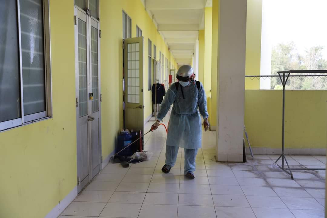 Ráo riết công tác khử khuẩn đón 900.000 thí sinh thi tốt nghiệp THPT Quốc gia năm 2020 ảnh 5