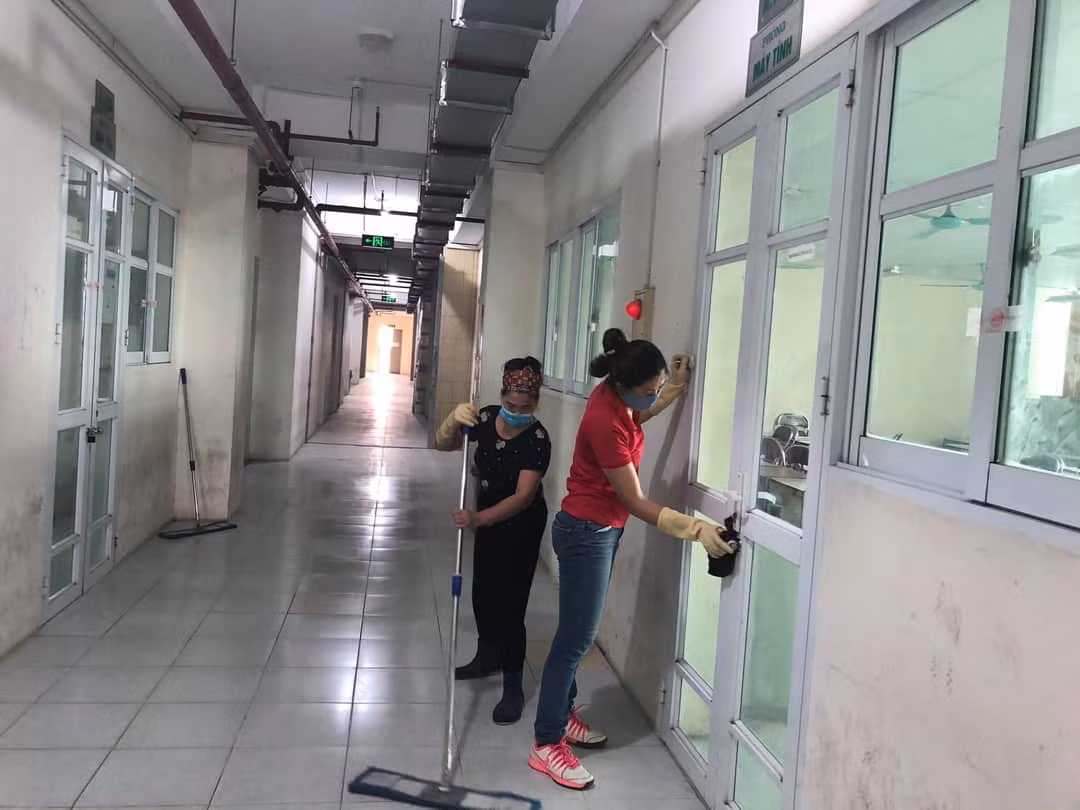 Ráo riết công tác khử khuẩn đón 900.000 thí sinh thi tốt nghiệp THPT Quốc gia năm 2020 ảnh 6
