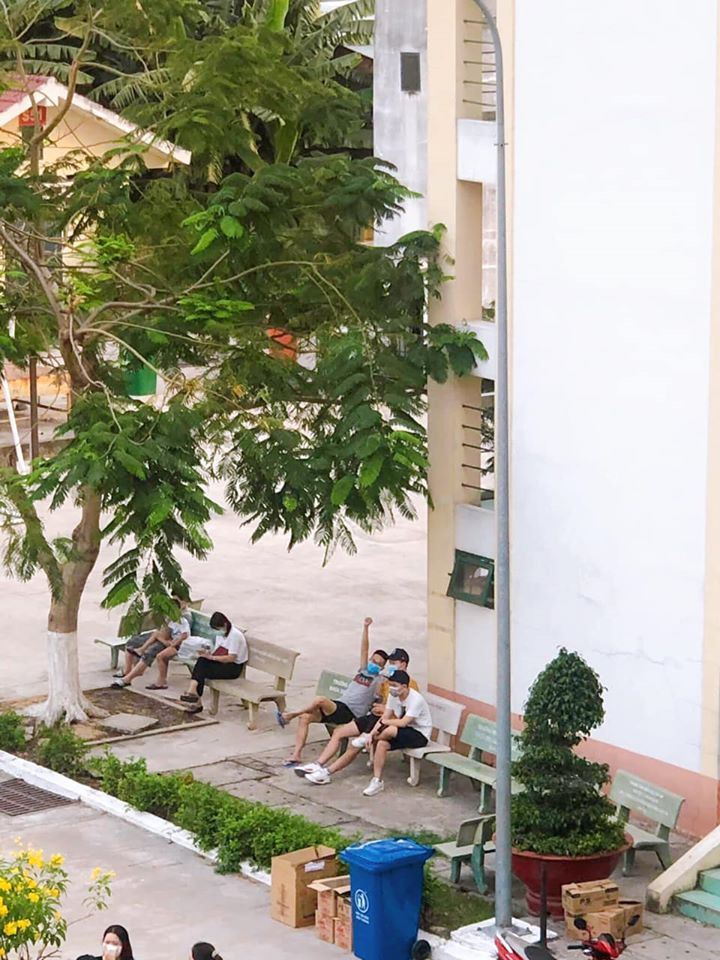 Cười “rớt tuổi trẻ” với nhật ký khởi nghiệp tiệm tạp hóa Cô Vy trong khu cách ly ảnh 3