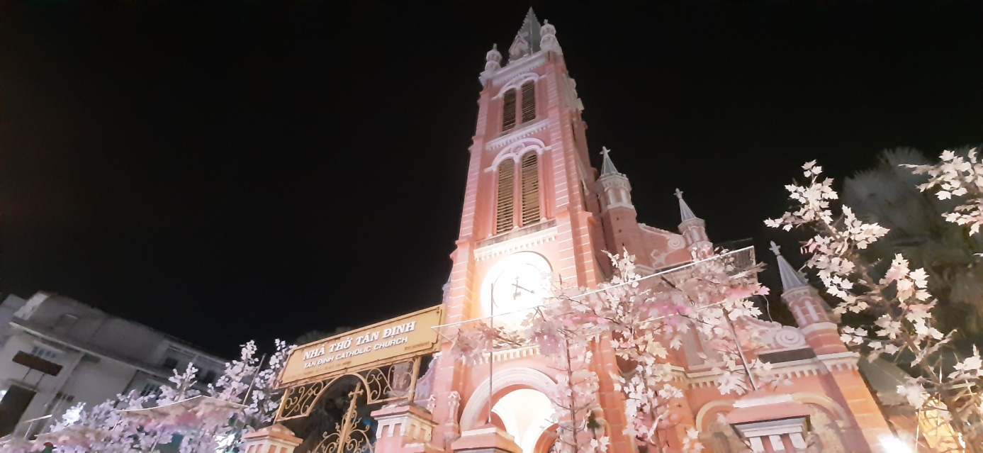 Đón mùa Giáng sinh bình yên trong không gian lung linh của những nhà thờ cổ kính ảnh 3