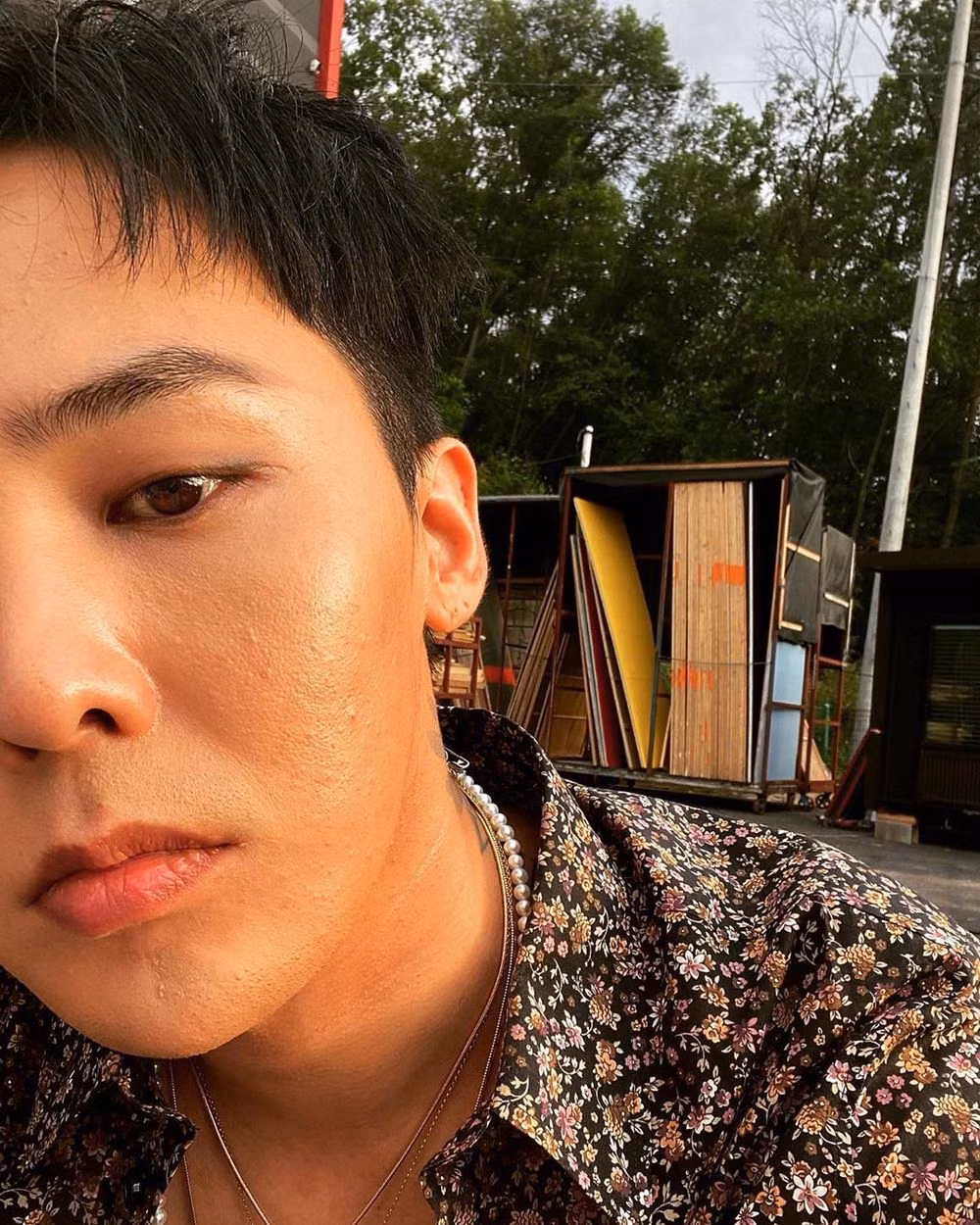 Hội mê “anh Rồng” G-Dragon không thể bỏ qua: Cách chỉnh ảnh chụp cùng “anh nhà” như thật! ảnh 1