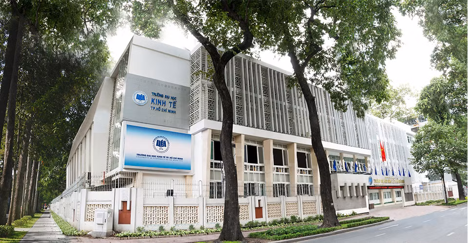 Đại học Kinh tế TP.HCM công bố điểm, ngành Logistics tạo kỉ lục điểm chuẩn chưa từng có ảnh 3