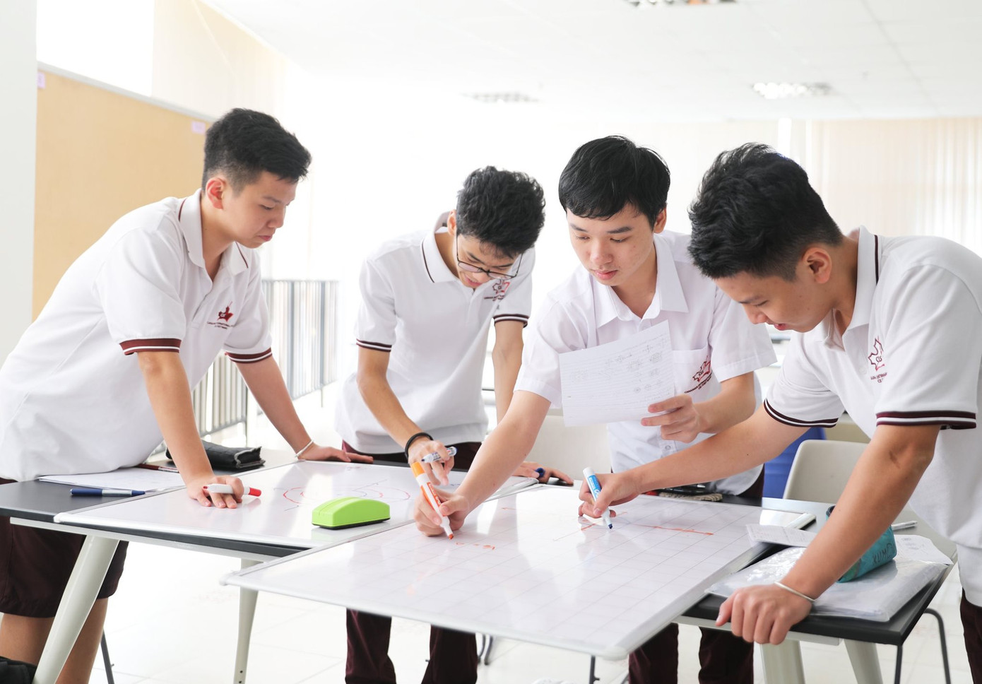 Hậu COVID-19, du học sinh đồng loạt chuyển về học trong nước ảnh 3