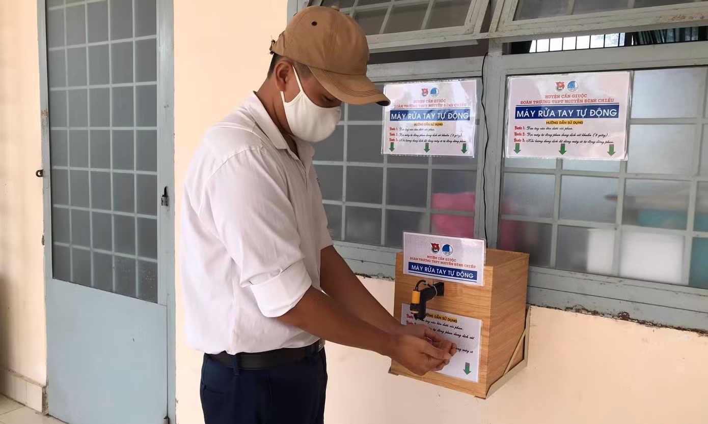 Ráo riết công tác khử khuẩn đón 900.000 thí sinh thi tốt nghiệp THPT Quốc gia năm 2020 ảnh 8