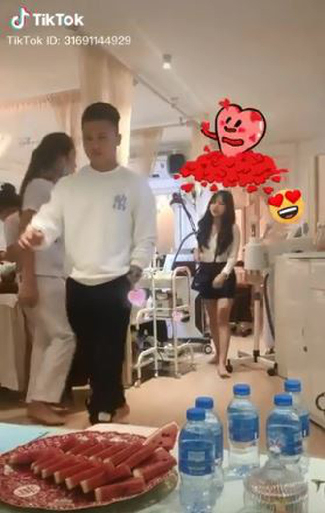 “Tình trường” của các cầu thủ Việt Nam: Duy nhất một người không có gì để chê! ảnh 3