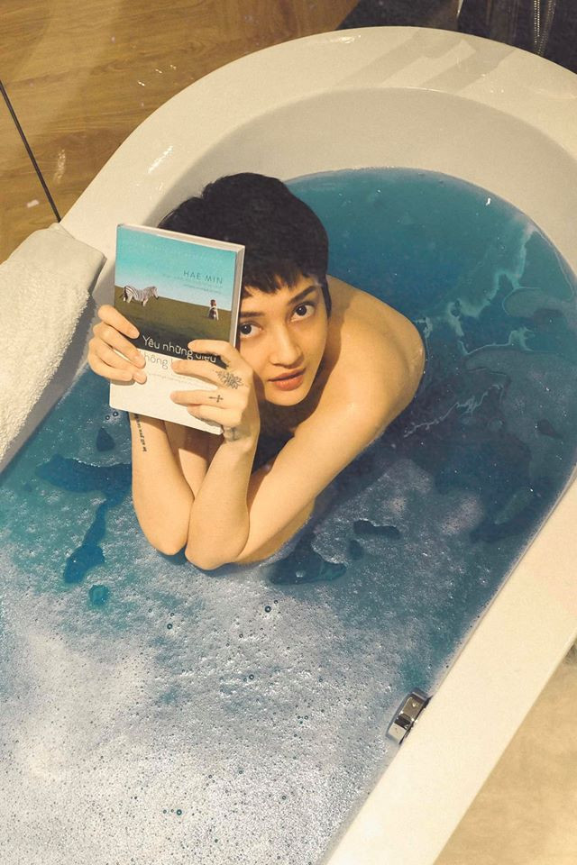 Bảo Anh khỏa thân trong bồn tắm ảnh 3