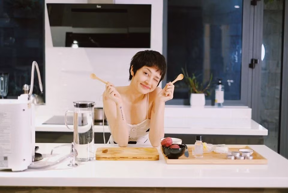 Bảo Anh chỉ cách làm son dưỡng môi 100% tự nhiên, đơn giản khi ở nhà cách ly ảnh 1