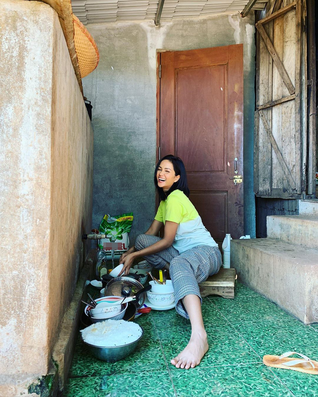 Sao Việt cách ly ngày 5: Jun Vũ ‘quên’ nội y, Đại Nghĩa an ủi Ốc Thanh Vân ảnh 6