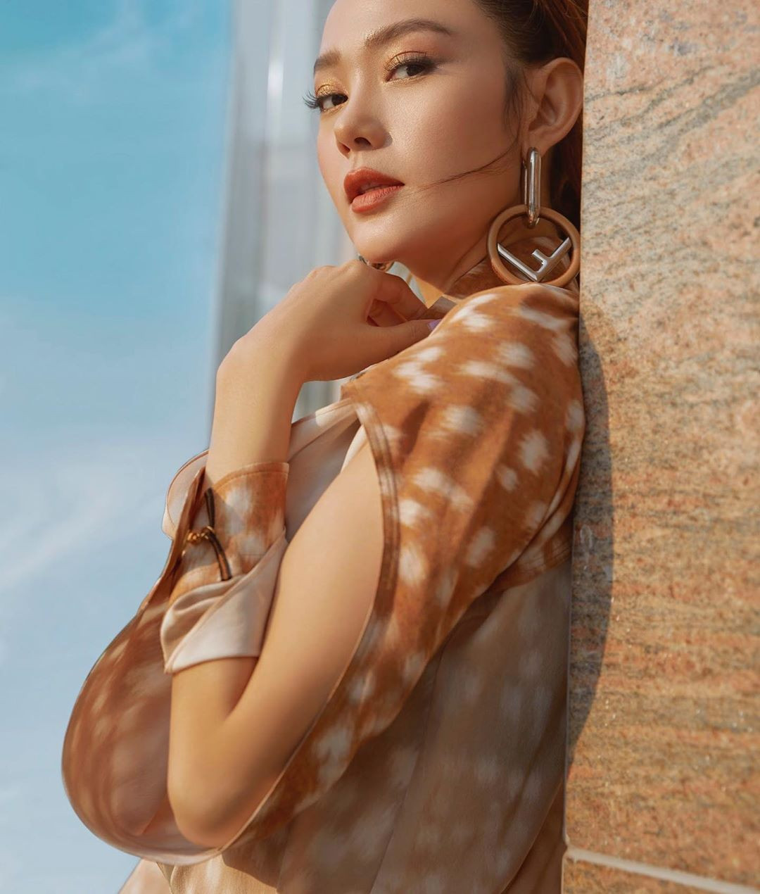 Sao Việt cách ly ngày 9: Diệp Lâm Anh, Thiều Bảo Trâm khoe đường cong gợi cảm ảnh 5