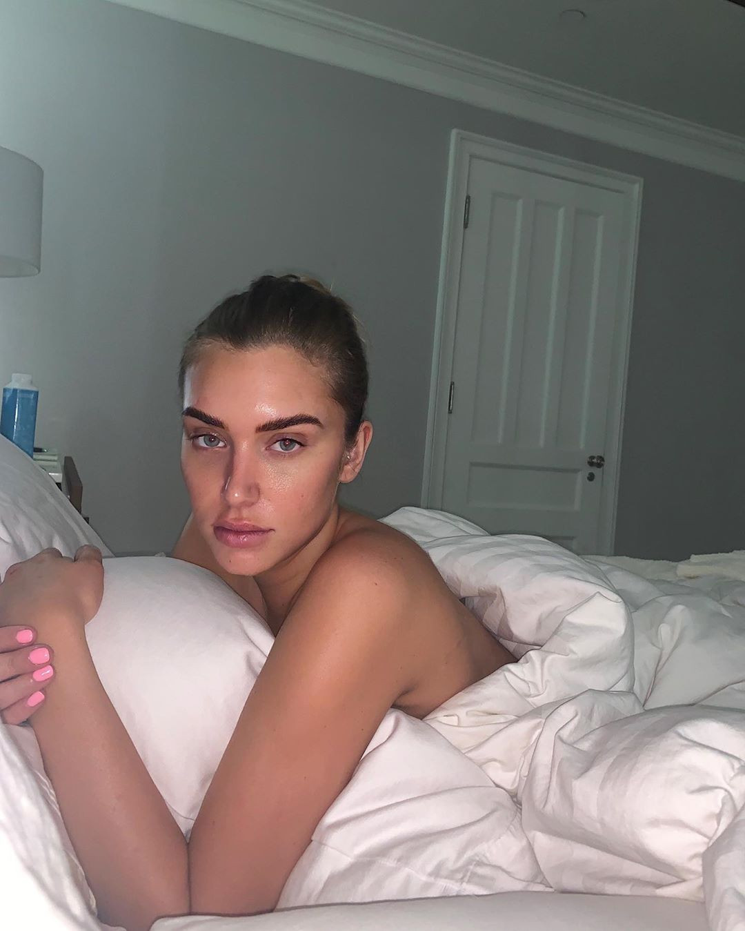 Cách ly dài ngày, bạn thân Kylie Jenner liên tục đăng ảnh ‘nóng bỏng mắt’ ảnh 6