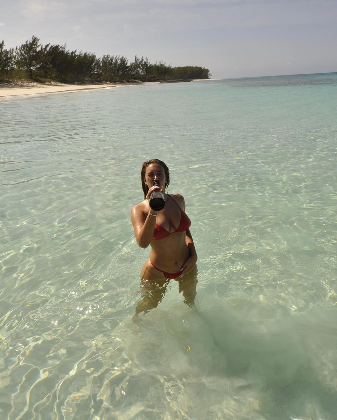 Cách ly dài ngày, bạn thân Kylie Jenner liên tục đăng ảnh ‘nóng bỏng mắt’ ảnh 3