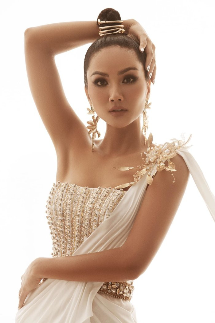 H'Hen Niê 'nhá hàng' loạt hình ảnh mạnh mẽ tựa chiến binh trong năm mới 2020 ảnh 4