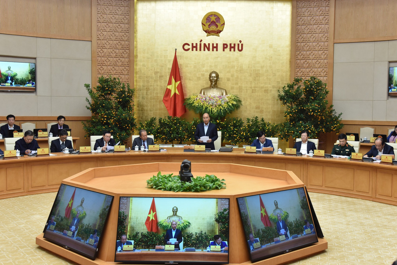 Thủ tướng: Phản ứng nhanh về kinh tế để bù đắp giảm sút do dịch corona ảnh 2