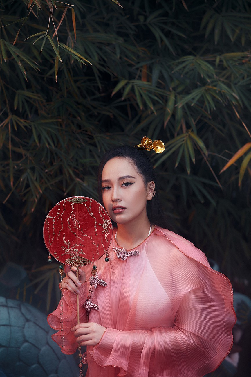 Lần đầu ăn Tết xa nhà vì dịch, Mai Phương Thuý phải 'xin' bạn bè từ bánh tét đến canh măng ảnh 4