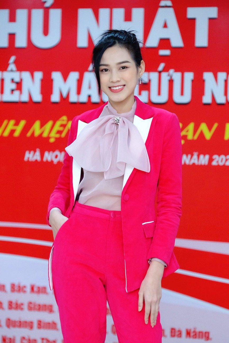 Top 3 HHVN 2020: Đỗ Thị Hà miệt mài từ thiện, Phương Anh – Ngọc Thảo chuẩn bị ‘chinh chiến’ quốc tế ảnh 4
