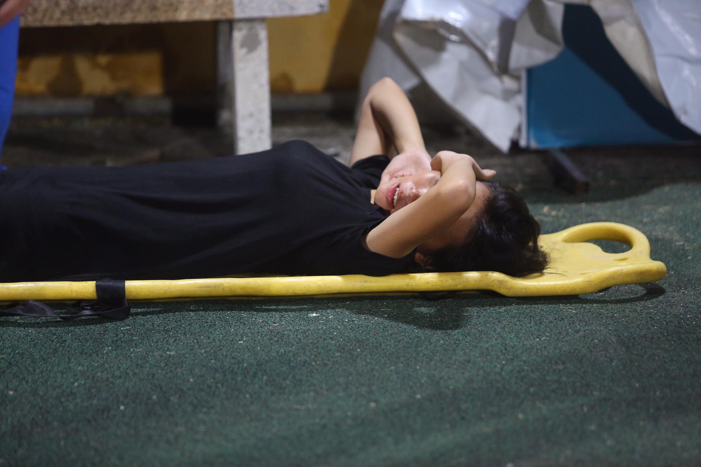 Quang Hải ngồi khán đài cùng bạn gái, nhìn Hà Nội thua trận thứ 2 ở Hàng Đẫy ảnh 14