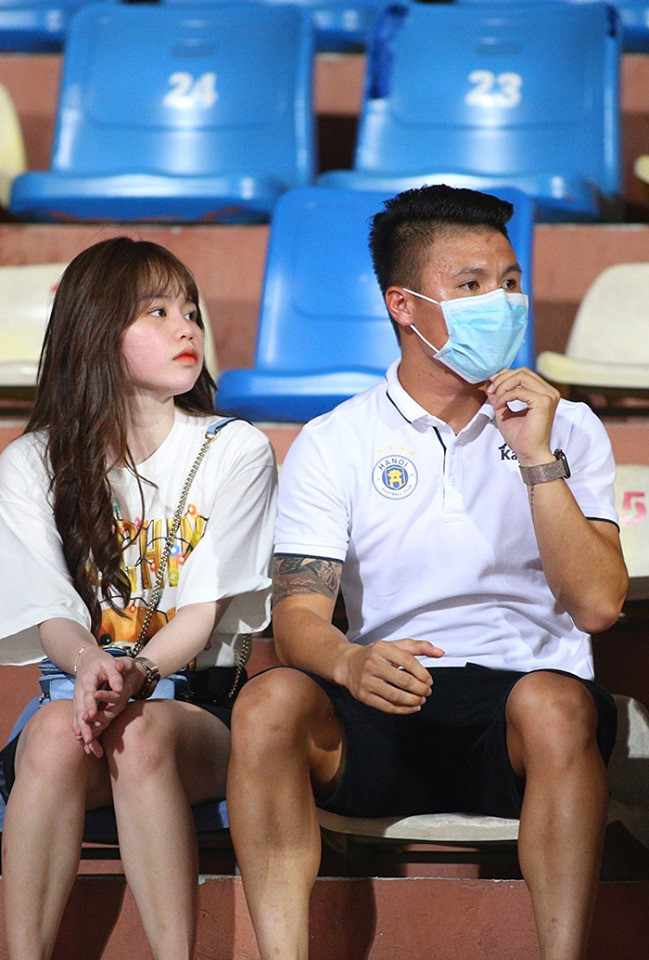 Quang Hải, Huỳnh Anh thuê vệ sĩ riêng khi cổ vũ Hà Nội FC đấu Sài Gòn ảnh 5