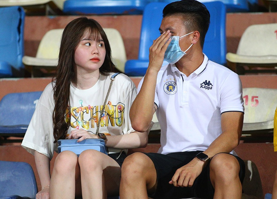 Quang Hải, Huỳnh Anh thuê vệ sĩ riêng khi cổ vũ Hà Nội FC đấu Sài Gòn ảnh 6