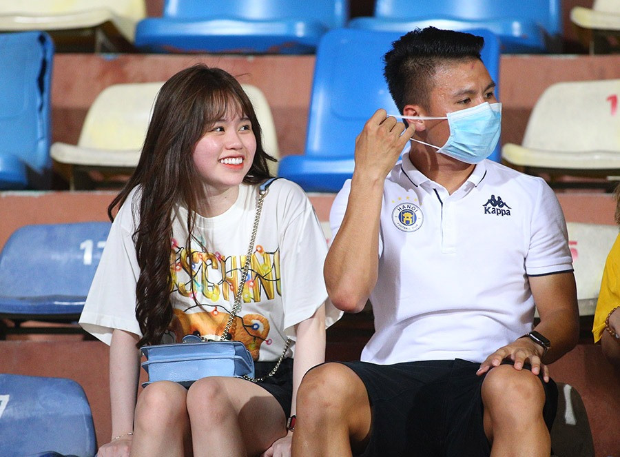 Quang Hải, Huỳnh Anh thuê vệ sĩ riêng khi cổ vũ Hà Nội FC đấu Sài Gòn ảnh 4