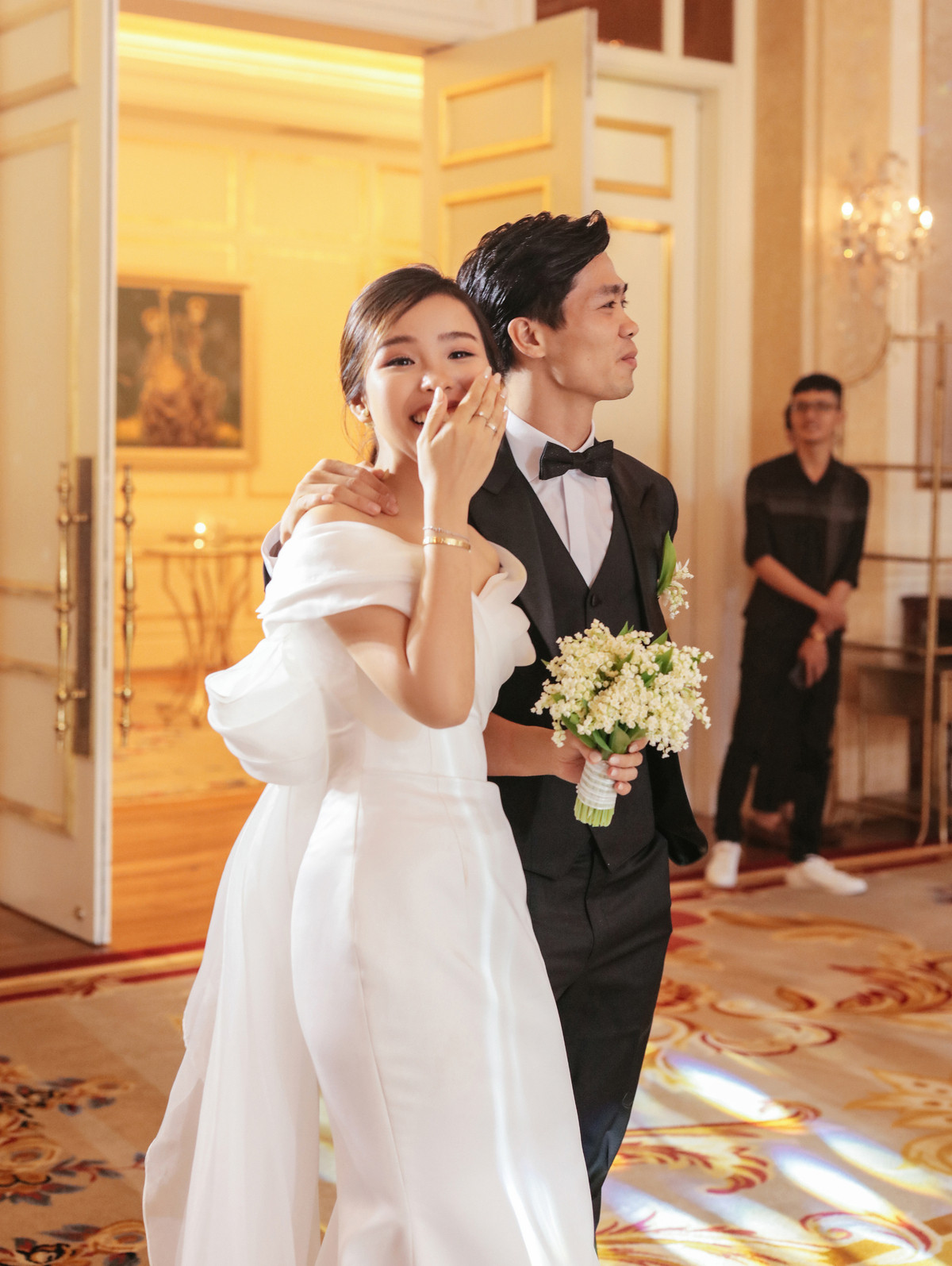 Công Phượng khoe ảnh đính hôn đẹp lung linh ảnh 3