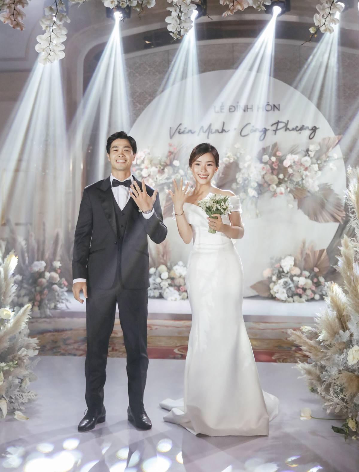 Công Phượng khoe ảnh đính hôn đẹp lung linh ảnh 4