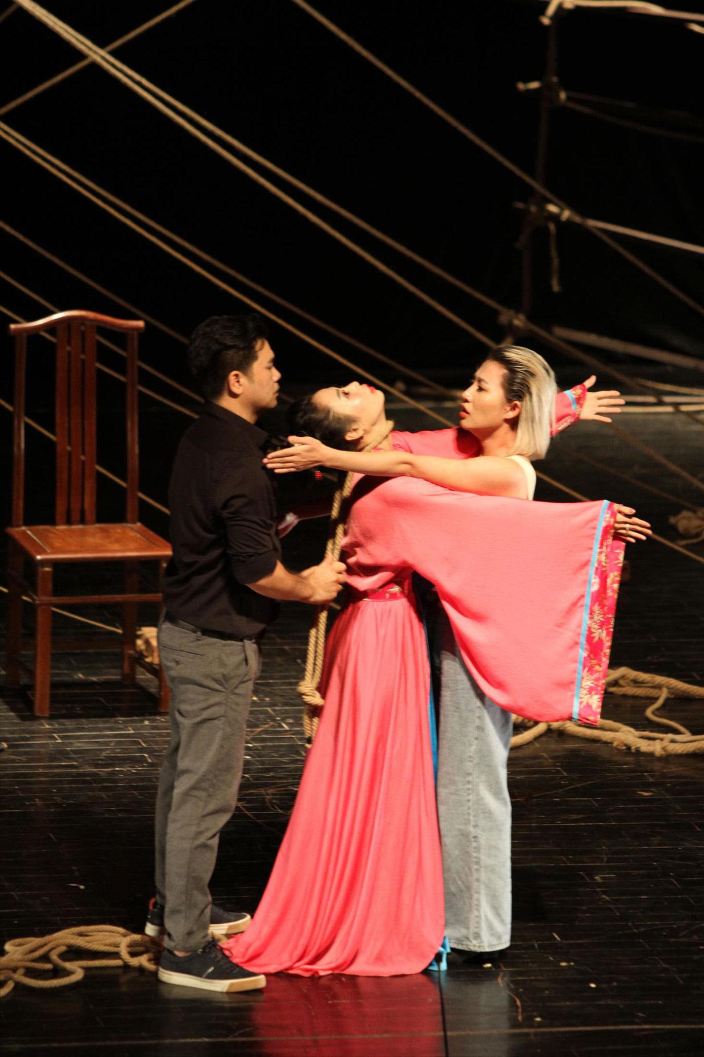 Xem Trần Lực 'phá' Kiều ảnh 1