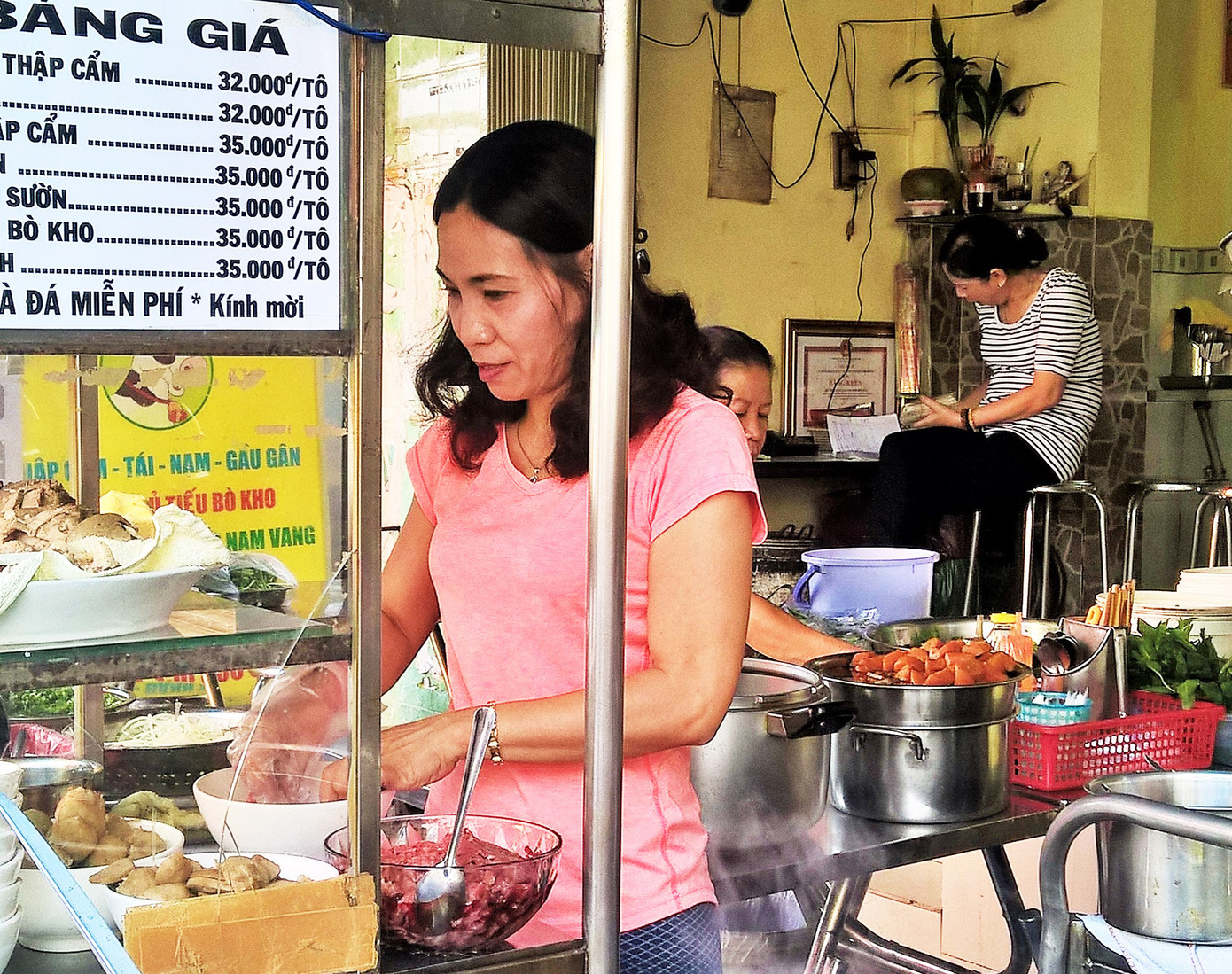 Phía sau những vinh quang SEA Games: Quán phở đợi người về ảnh 1