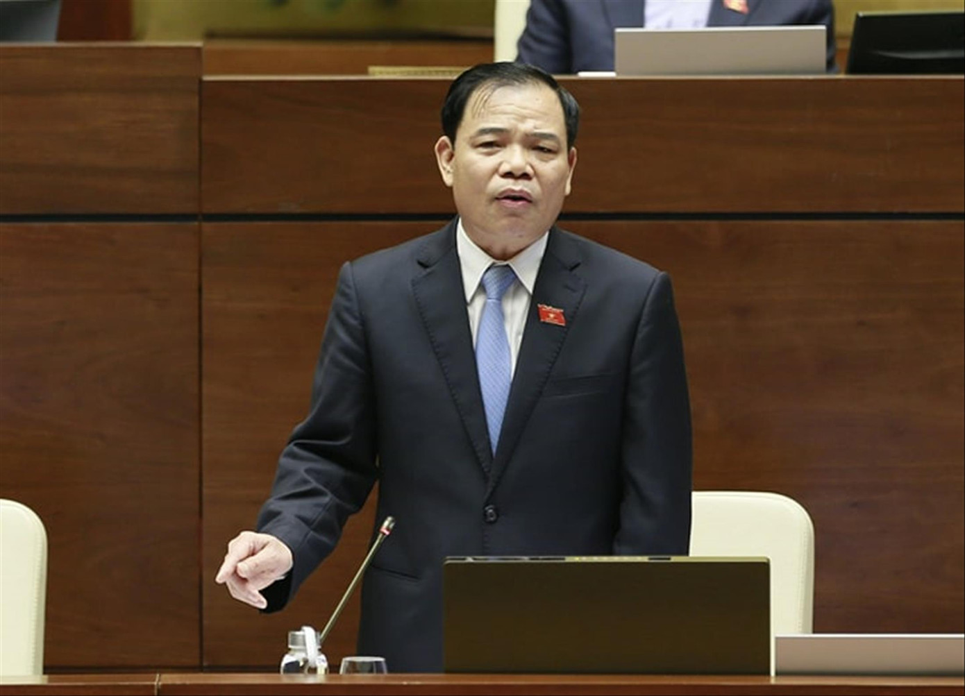 Ngày đầu tiên chất vấn tại nghị trường: 'Nóng' nông sản, đánh bắt, thiếu điện ảnh 2