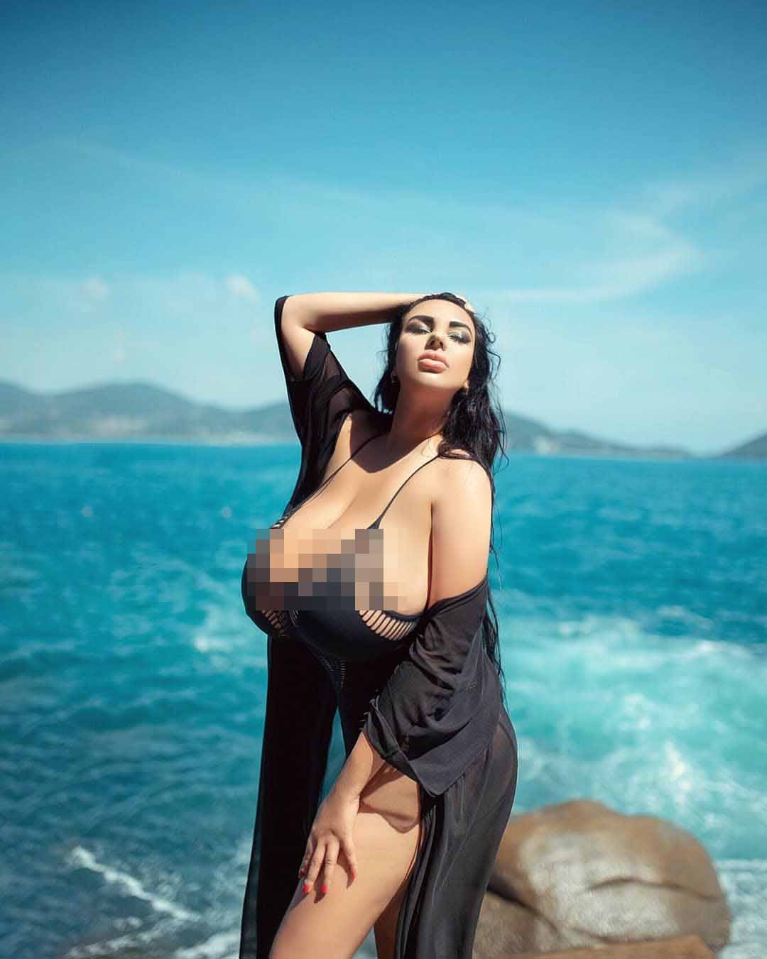 Người mẫu Nga kể khổ, liên tục bị quấy rối vì có vòng một tự nhiên khổng lồ ảnh 6