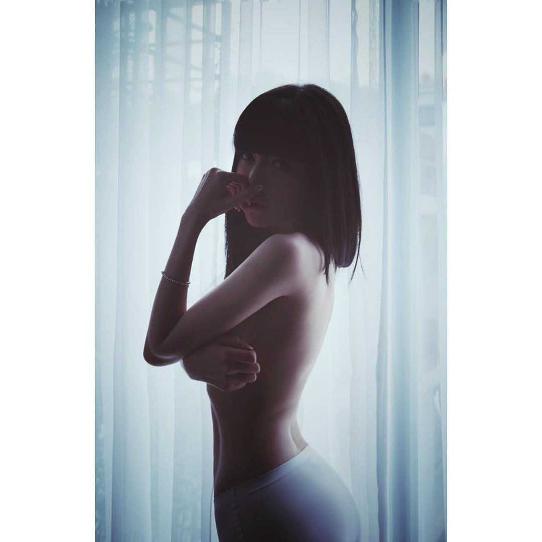 Elly Trần tung ảnh mặc áo xuyên thấu, lộ vòng một ‘không nội y’ ảnh 3