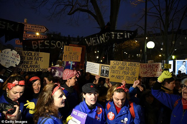 Nghệ sĩ bỏ về, khán giả la ó khi ‘kẻ hiếp dâm trẻ em’ thắng 'Oscar Pháp' ảnh 2