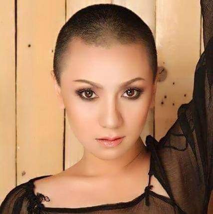 'Bom sex' đình đám thập niên 90 từng giữ trái tim Lý Hùng là ai? ảnh 2