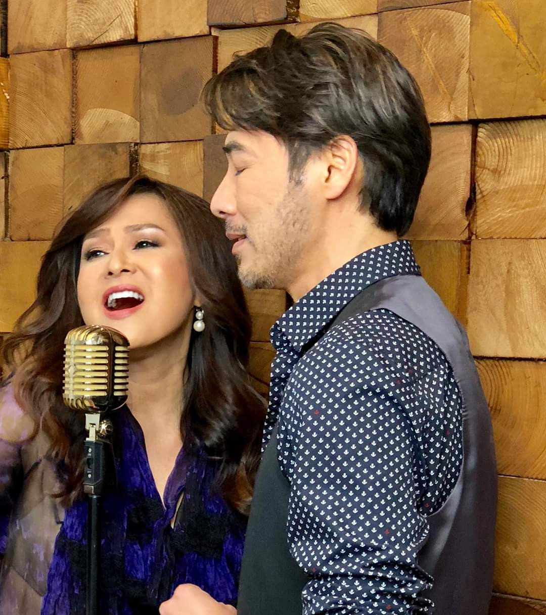 Ai là người đi đầu trong việc lăng xê mốt 'thả rông' ở showbiz Việt? ảnh 7